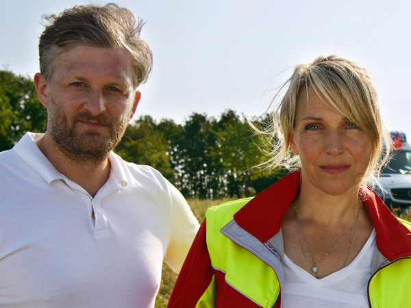 Tanja Wedhorn in Praxis mit Meerblick auf Romance TV