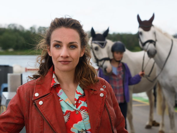 Inka Friedrich in "Mit Herz und Holly" auf Romance TV