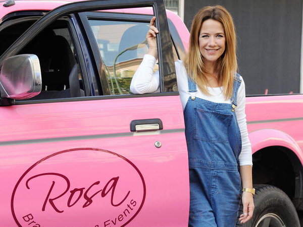 Alexandra Neldel in "Einfach Rosa" auf Romance TV