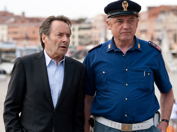 uwe-kockisch-donna-leon-commissario-guido-brunetti-venedig Uwe Kockisch als Commissario Brunetti in Donna Leons "Treu und Glauben"